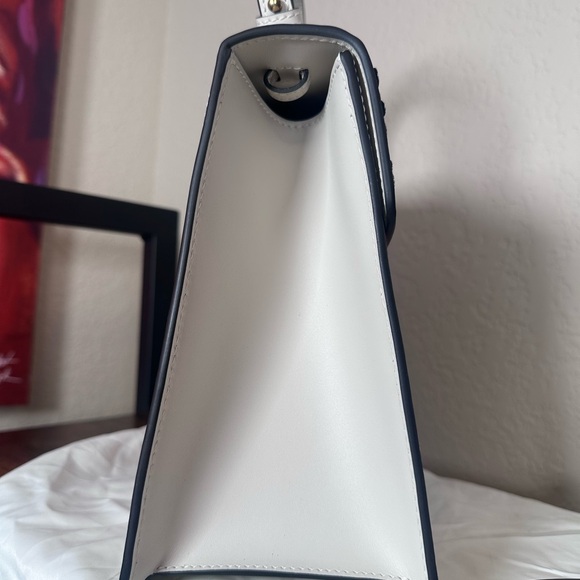 Authentic Gucci Large Sylvie White with Floral Embroidery - Picture 8 of 12